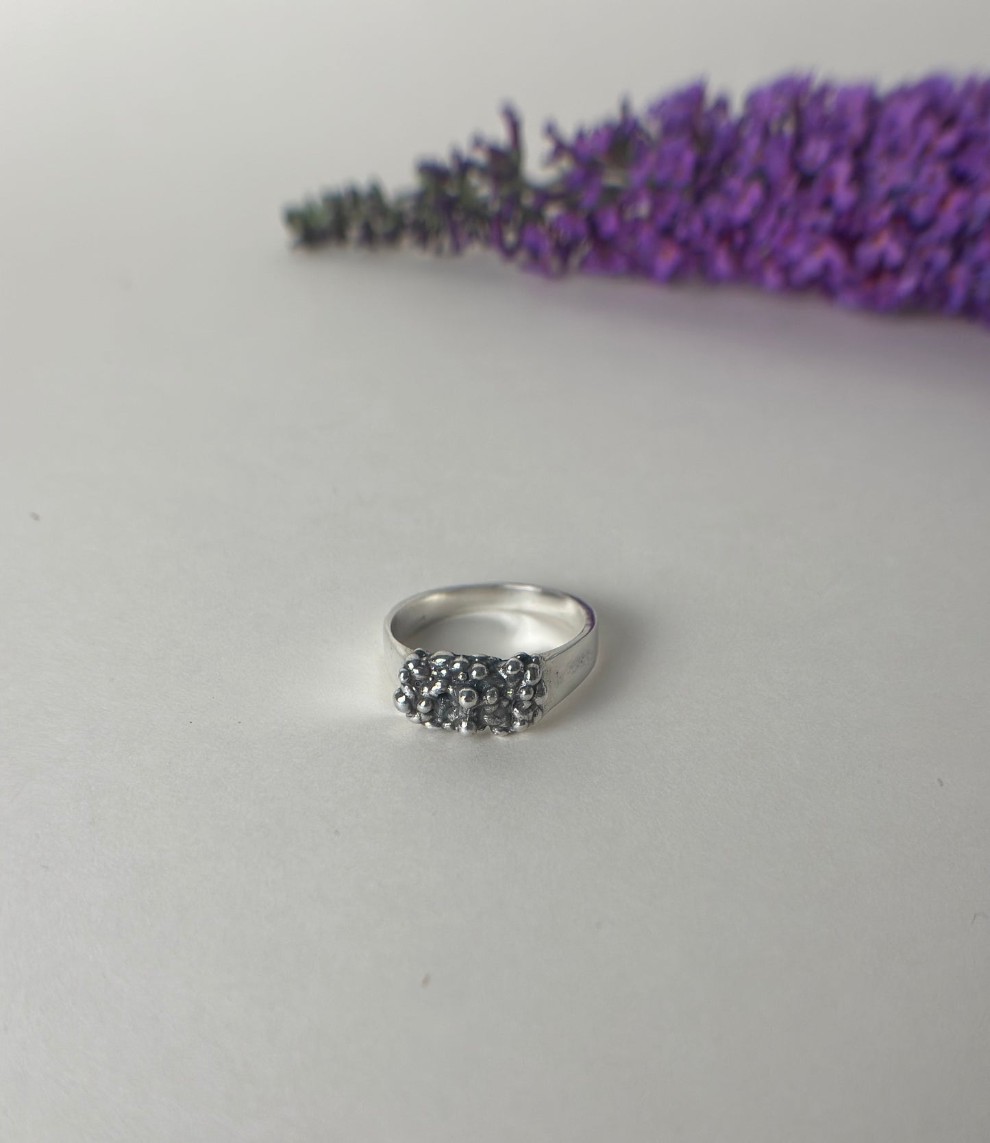 Molecule Ring (Textured Top Ring)