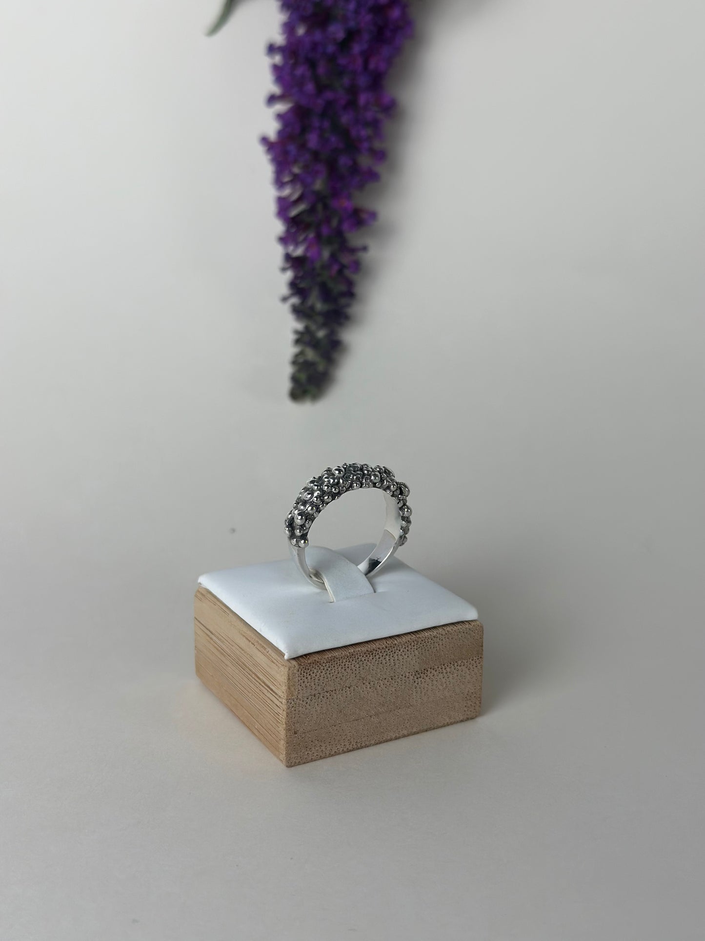 Molecule Ring (Half-Band Ring)