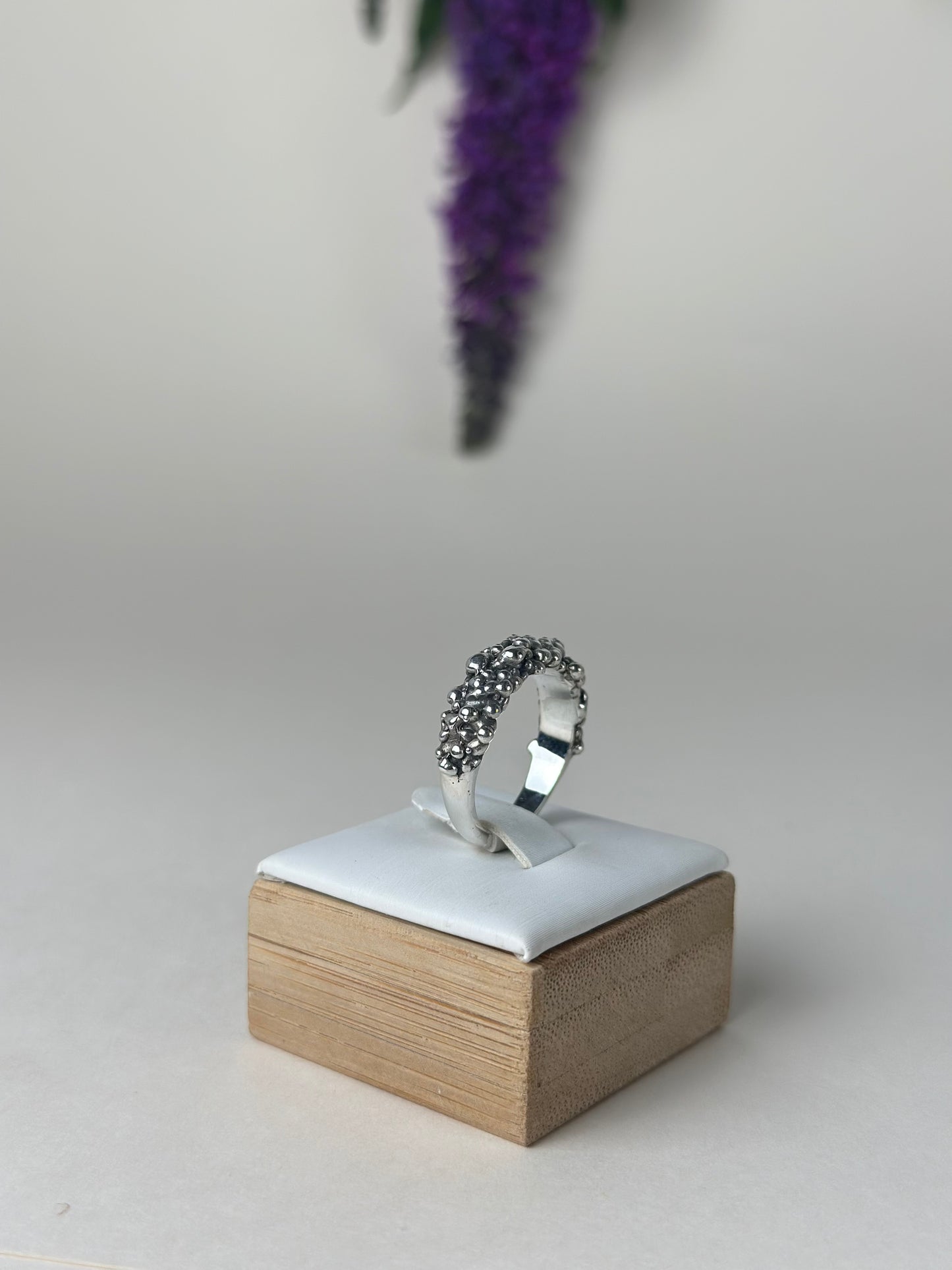 Molecule Ring (Half-Band Ring)